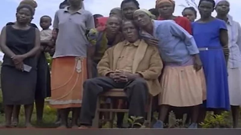 رجل ينجب 107 طفلا ويتزوج 15 امرأة