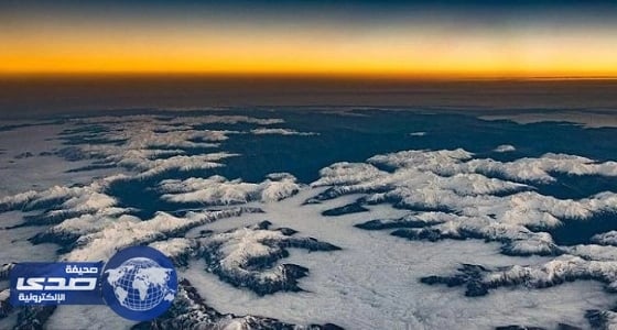 طيار يلتقط صور فريدة من قمرة القيادة