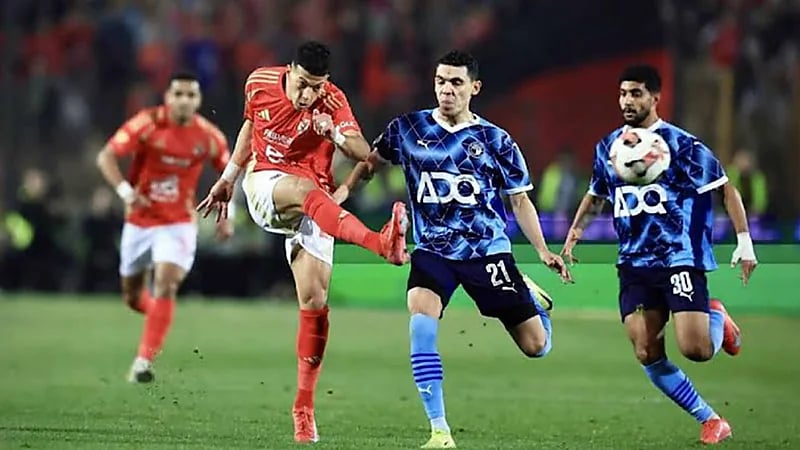 جدل تحكيمي يسبق قمة الأهلي وبيراميدز في الدوري المصري
