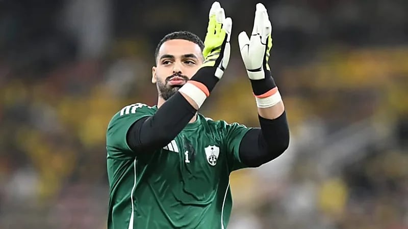 حارس الأهلي يرد على أنباء اهتمام النصر
