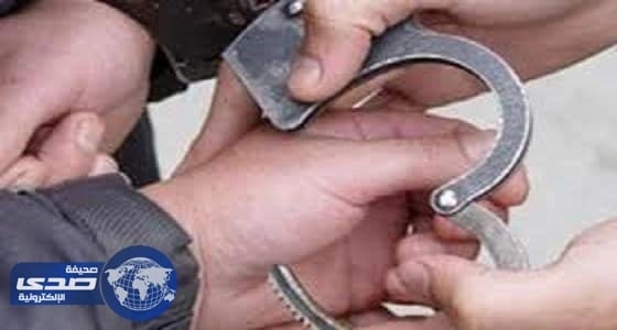 شاب يقف بكل وزنه على ابنته البالغة من العمر 3 سنوات فيقتلها!!