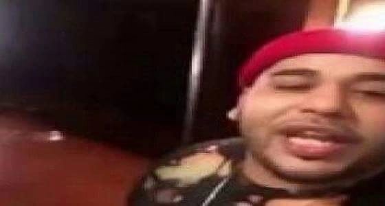 بالفيديو. .لقطات مرعبة لرجل يصفع جثة داخل نعش