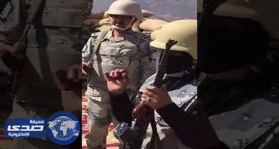 بالفيديو..إعلامية تزور جنود الحد الجنوبي بالزي العسكري والكلاشنكوف في يدها