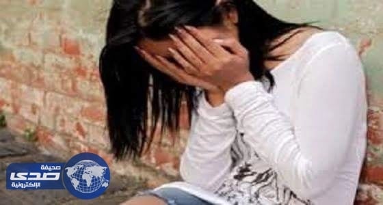 تعذيب فتاة لارتدائها الجينز الممزق
