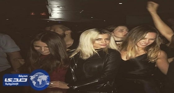 زوجات وصديقات لاعبي مانشستر يحتفلن بكأس الرابطة