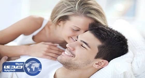 إهمسي في أذن زوجكِ لتثيري رغباته