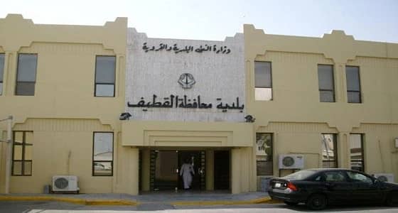 بلدية القطيف تخلي وتغلق سوق الطيور احترازيا