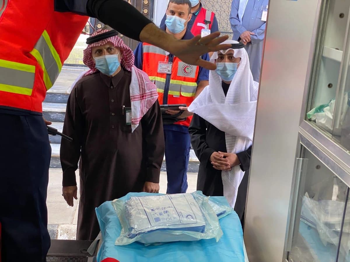 حقيقة تعدي نجل عزت العلايلي على محمد رمضان في عزاء والده الراحل