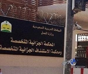 في مشهد عفوي.. ولي العهد يقبّل جبين طفل لدى زيارته لإكسبو دبي 2020