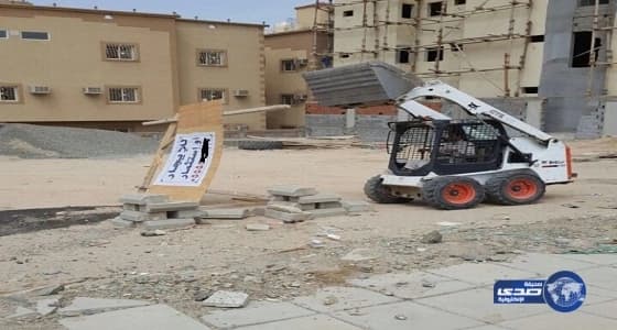 38 لوحة إعلانية مخالفة بمخططات مكة.. والبلدية تزيلها