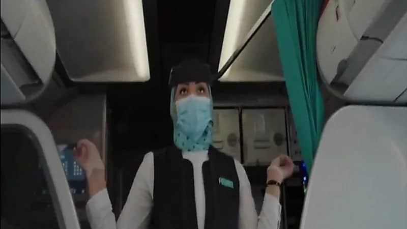 بالفيديو.. مضيفة جوية تحكي تجربتها في الطيران