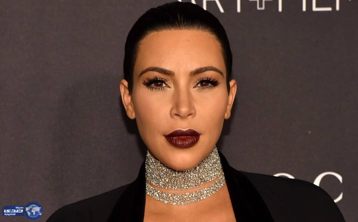 شبيهة كيم كرداشيان تتحول جنسياً إلى الشاب " ماكس "