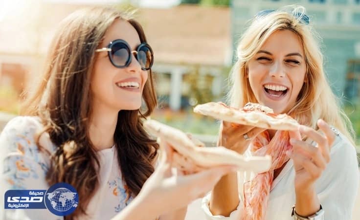 أطعمة تُعجل من شيخوخة بشرتك المبكرة