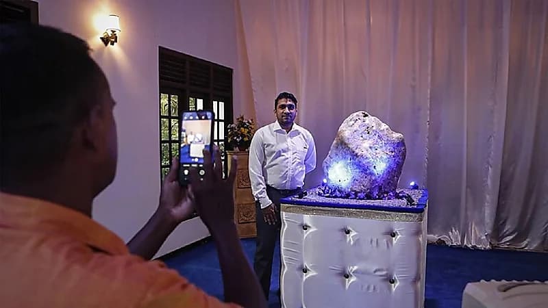 العثور على أكبر حجر ياقوت أزرق في العالم