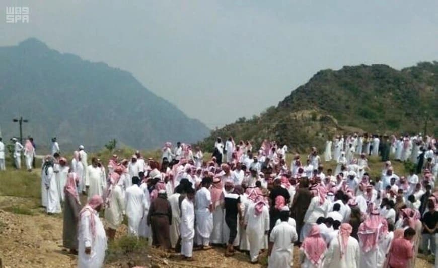 أداء صلاة الميت على الشهيد آل سعد