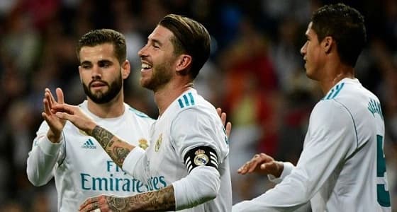 هؤلاء النجوم على سجادة " دبي السينمائي " الحمراء