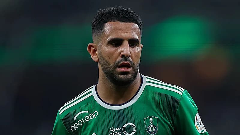 يايسله يعلق على تصرف رياض محرز بعد استبداله .. فيديو