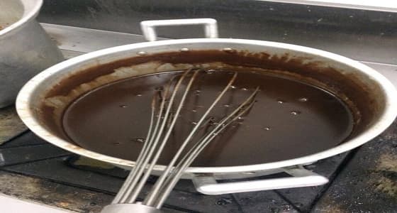 بالصور.. إحباط تسويق 350 كيلوجرام من الحلويات الفاسدة