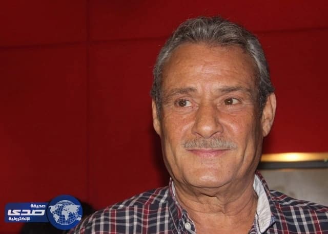 فاروق الفيشاوي يٌغادر طائرة تقله الي العراق ..والسبب درجة المقعد