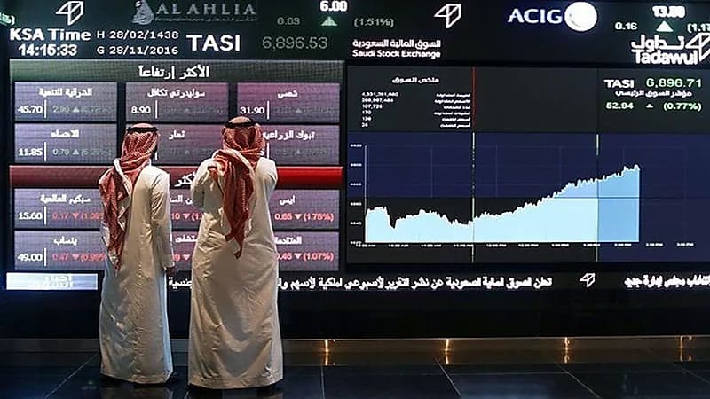 مؤشر سوق الأسهم يغلق مرتفعاً