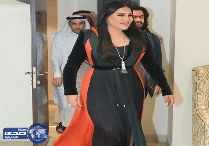 بالفيديو .. أحلام تٌعايد زوجها بطريقة رومنسية