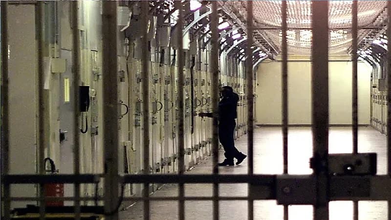 السجن لرجل اختطف شقيقة زوجته المراهقة واعتدى عليها