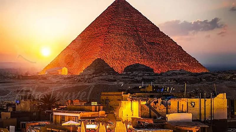 يوتيوبر شهير يستأجر الأهرامات لمدة 100 ساعة للحصول على قوة خارقة