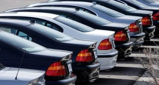 وزير التعليم ينتقد طرق التدريس التي يتبعها المعلمون ويشيد بالمدارس العالمية