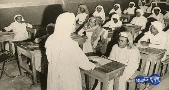 بالفيديو.. عجوز عراقية تدخن في مكان مخصص للصلاة بمطار المدينة