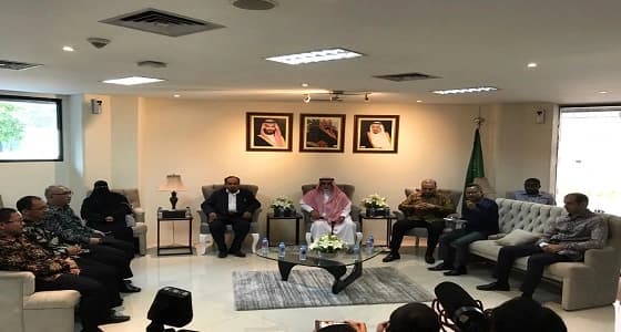 بالفيديو والصور.. الحكومة الاندونيسية تكرم السعودي غالب البلوي لعفوة عن قاتلة ابنته