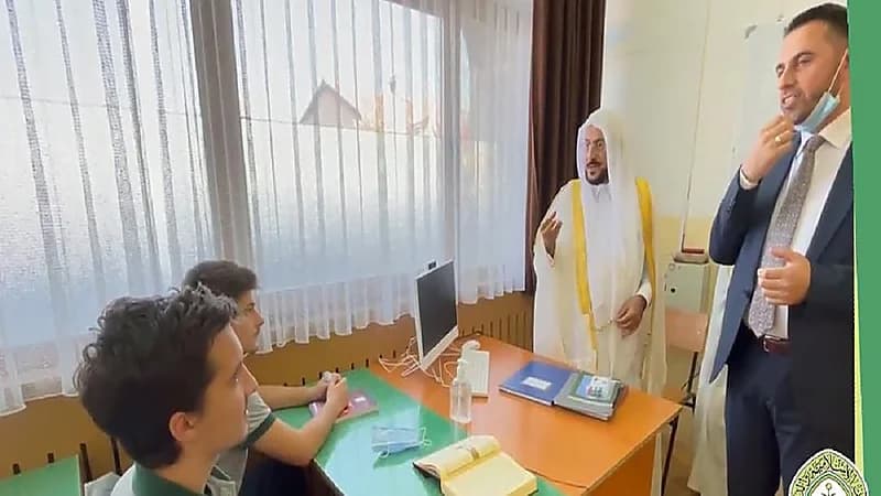 وزير الشؤون الإسلامية لطلاب مدرسة بكوسوفو:"عليكم أن تكونوا معتدلين ووسطيين"