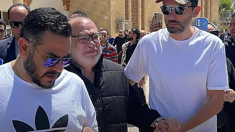 نجوم الفن يودّعون الفنان سليمان عيد في جنازة حاشدة.. صور