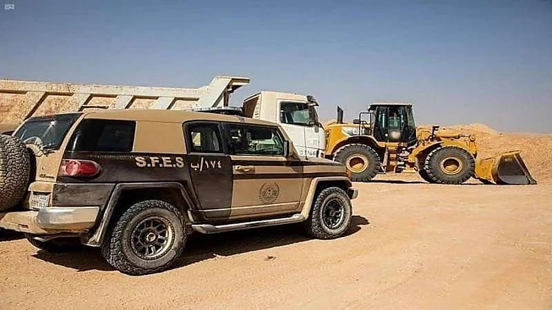 ضبط 3 مخالفين لاستغلالهم الرواسب بـ تبوك