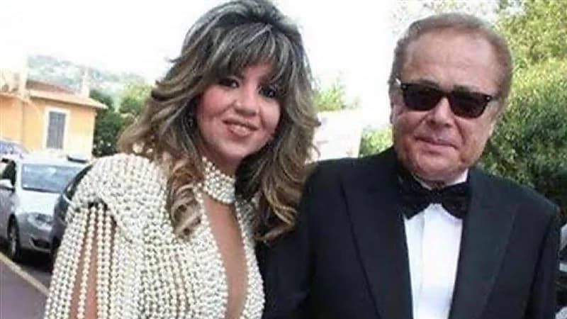 أرملة الفنان محمود عبد العزيز تكشف تطليقه لها قبل 27 عام دون علمها