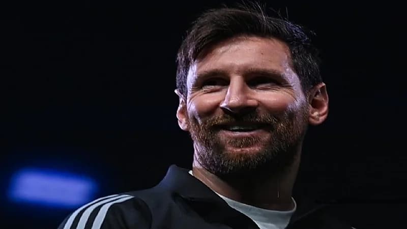 ميسي يغيب عن حفل تكريمه بـ وسام الحرية