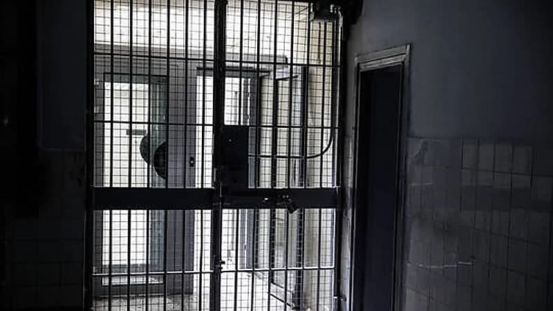 مسلحون يهاجمون سجنا بنيجيريا ويطلقون سراح عشرات النزلاء