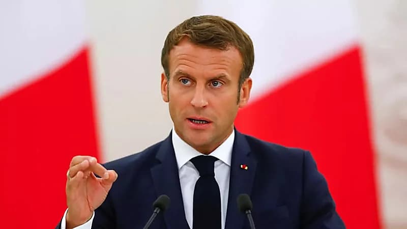 بالفيديو.. صفع إمانويل ماكرون خلال زيارة له بجنوب شرق فرنسا