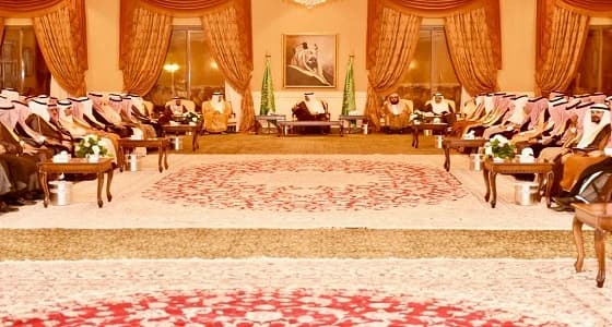 أمير تبوك يلتقي المواطنين خلال جلسته الأسبوعية