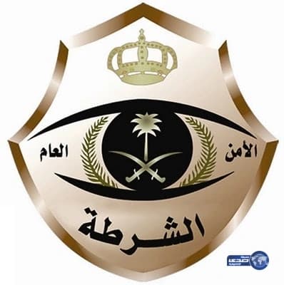 عضو " التجارية " يقبل قدم والده بعد فوزه بالعضوية