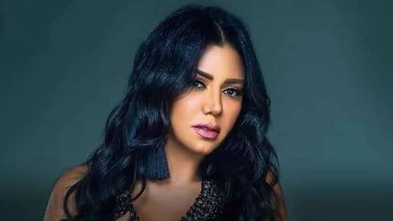 شاهد.. وصلة رقص مثيرة للفنانة رانيا يوسف بفستان أحمر