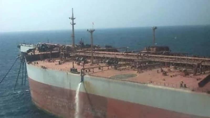 الحوثي يرفض صعود فريق أممي إلى ناقلة النفط صافر