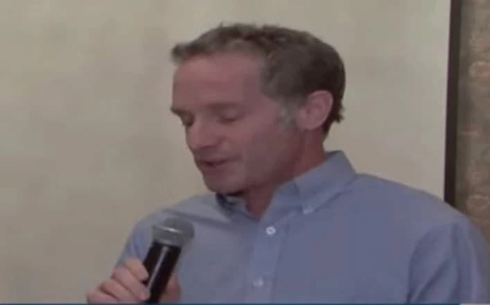 رهينة أمريكي لدى النصرة يفضح علاقة قطر بالجبهة وتورطها مع إسرائيل