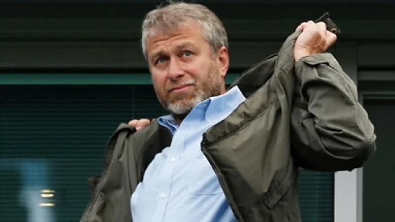 الإتحاد الأوروبي يوافق على تجميد أصول الملياردير الروسي " أبراموفيتش"