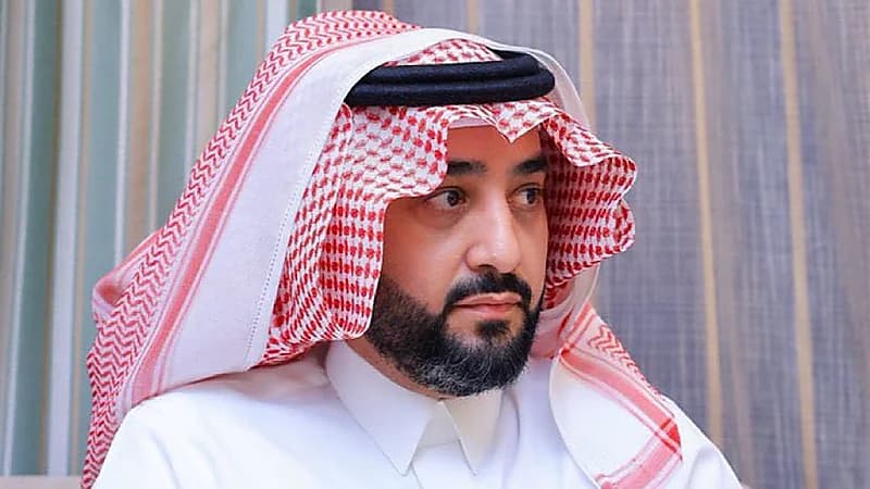 رئيس الأهلي يقدم دعم للفريق قبل لقاء الهلال