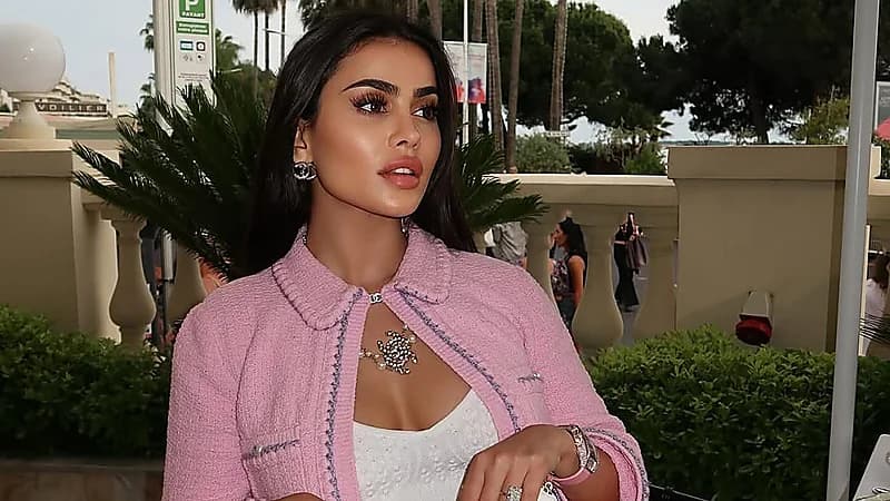 الدكتورة يومي تُجدد إعلان زواجها بلقب السيدة K وتخطف الأنظار بإطلالة فاخرة