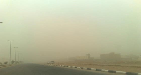 إنذار بانعدام الرؤية الأفقية بالقيصومة وبريدة