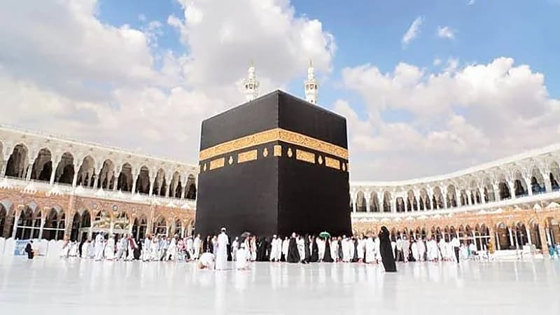 الحج والعمرة: يلزم إحضار ما يثبت أن الحاج القادم من الخارج أخذ التطعيم