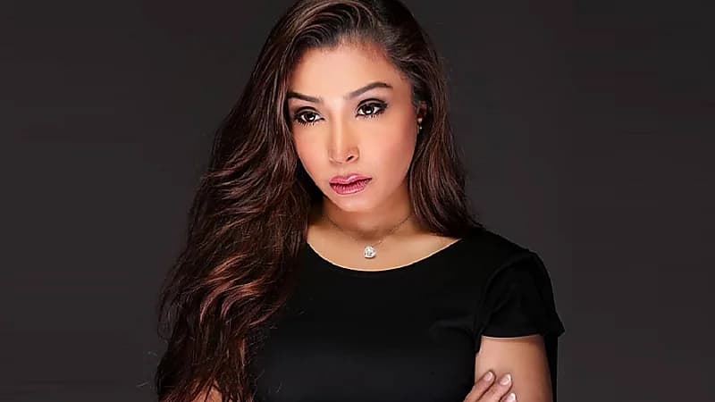 أبرار الكويتية تدخل في نوبة بكاء في وداع مشاري البلام