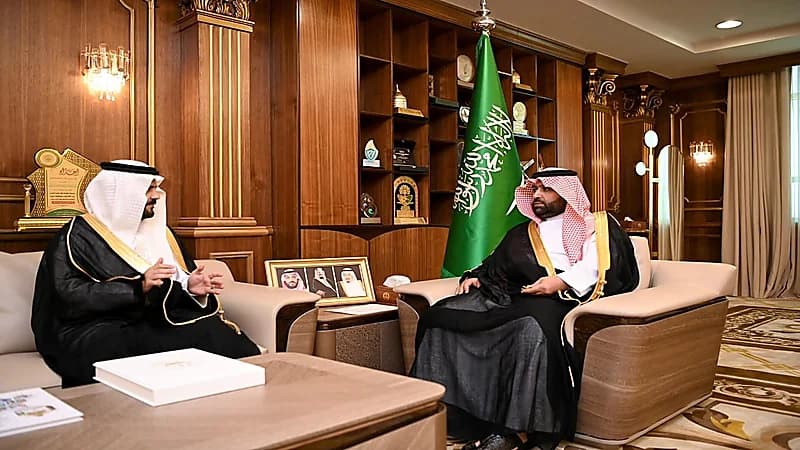 أمير جازان يتسلم التقرير السنوي لهيئة تطوير وتعمير المناطق الجبلية.. فيديو وصور