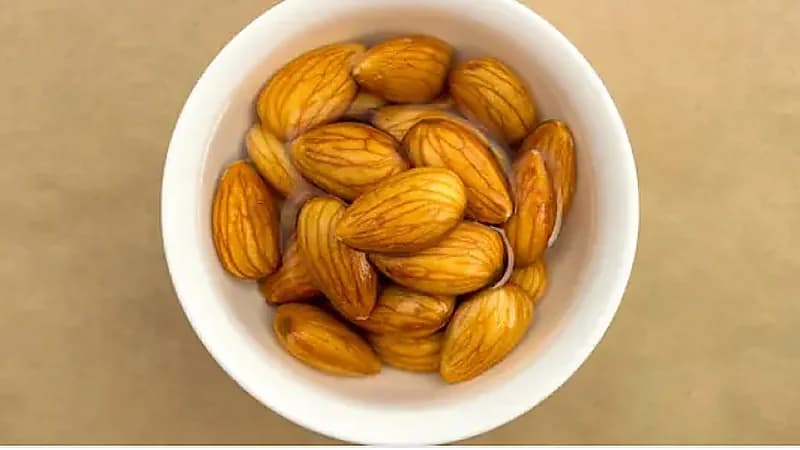 فوائد تناول اللوز على معدة فارغة